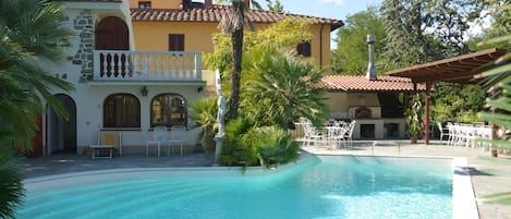 Piscine extérieure (ouverte en saison)