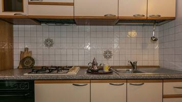 Appartement Classique, 2 chambres, accÚs piscine, cÎté jardin | Cuisine privée