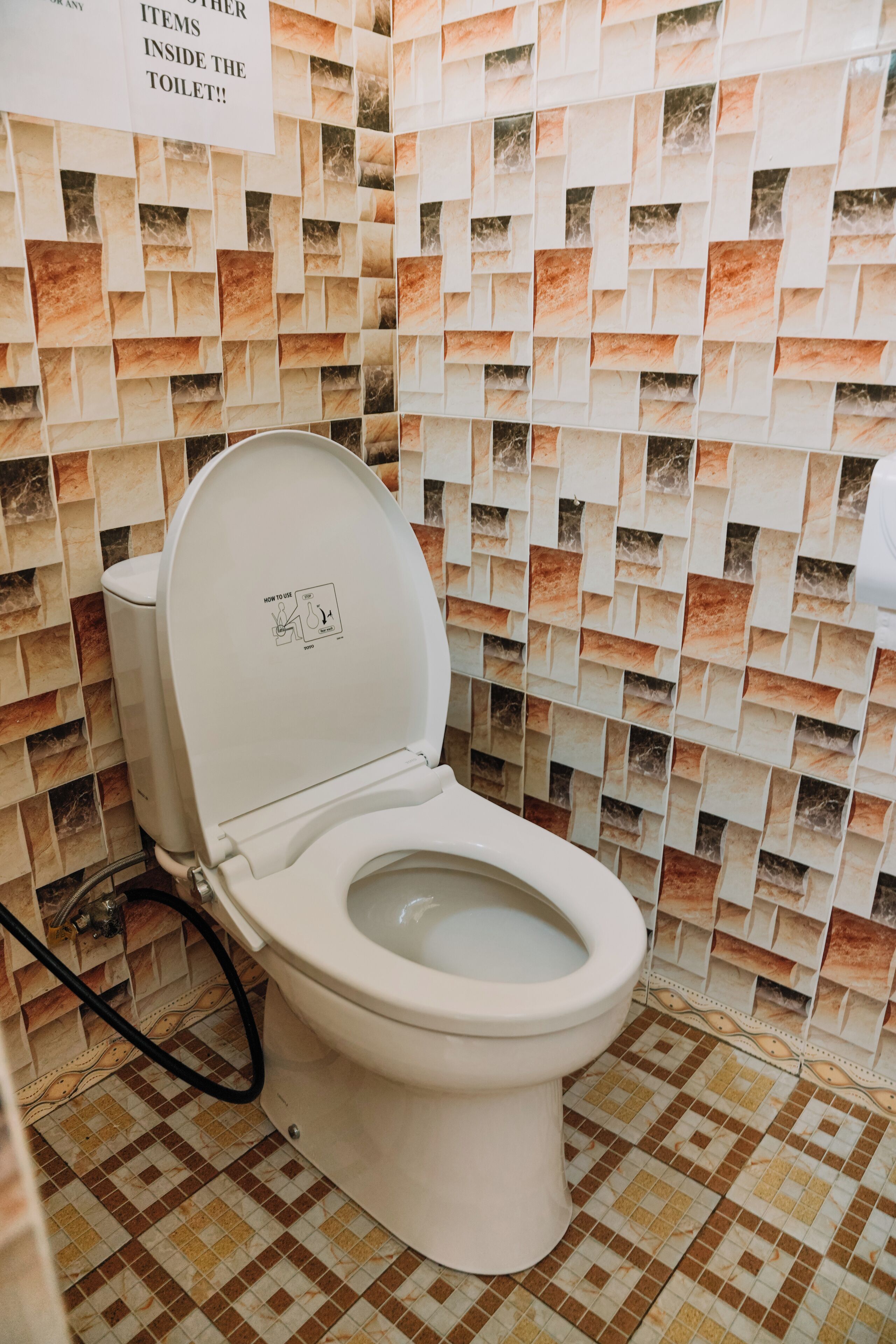 A toilet with a sign above it stating "OTHER ITEMS INSIDE THE TOILET!!".