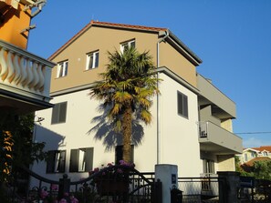 Front of property - Apartmani AiA (Biograd na Moru)