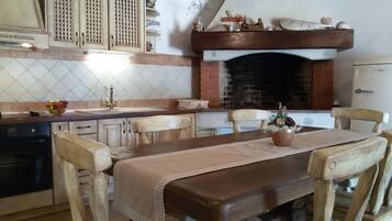 Studio Confort, accessible aux personnes à mobilité réduite | Restauration dans la chambre