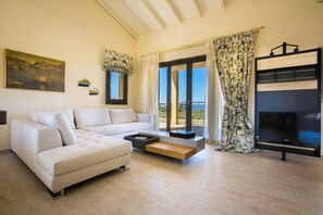 Orion Luxury Villa | Oppholdsområde | Flatskjerm-TV