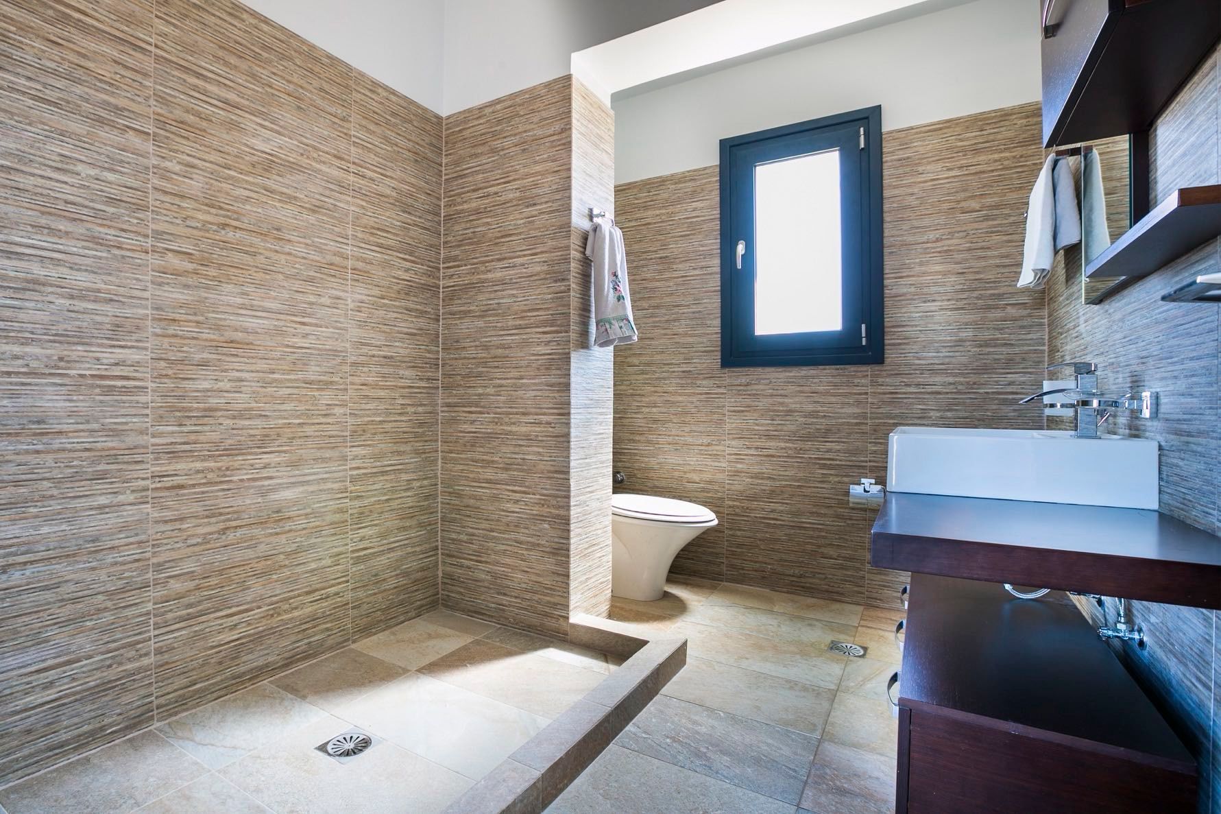 Seirios Luxury Villa | Bathroom