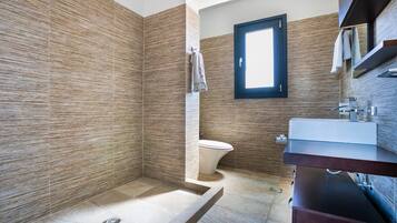 Seirios Luxury Villa | Bathroom