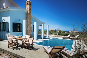 Seirios Luxury Villa | Private pool
