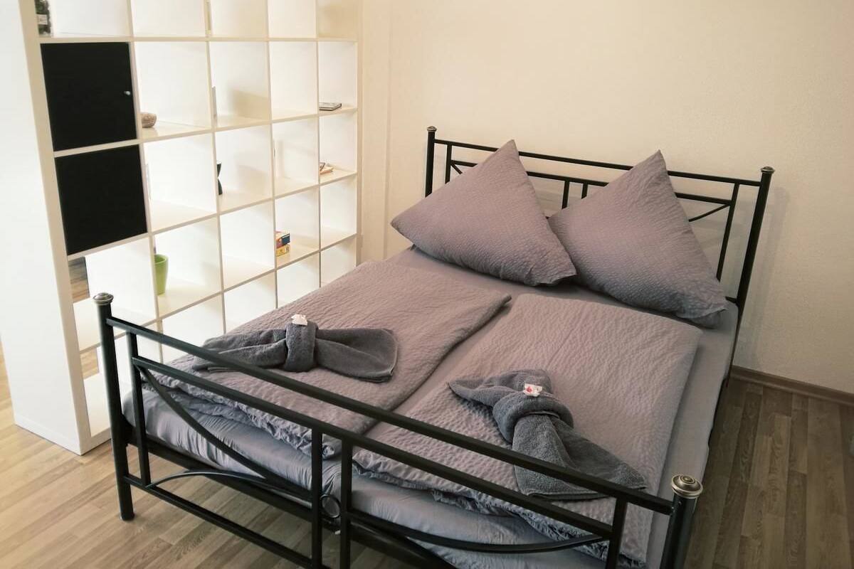 Desk, soundproofing, free WiFi