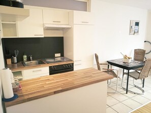 Studio, 1 Bedroom | Private kitchen