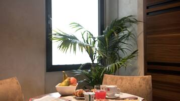 Suite Junior, 1 letto king | 1 camera, minibar, una cassaforte in camera, postazione laptop