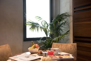 Junior Suite, 1 King Bed | 1 bedroom, minibar, in-room safe, laptop workspace - Gasometer Urban Suites (Rome)