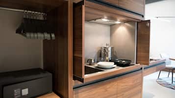 Executive suite, 1 kingsize bed met slaapbank | Privékitchenette | Een koelkast met diepvriezer, een microgolfoven