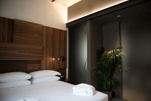 Suite, 1 cama King size y sofá cama | 1 habitación, minibar y caja de seguridad en la habitación 