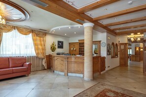 Reception - Beverly Alps Hotel & Spa (Pinzolo)