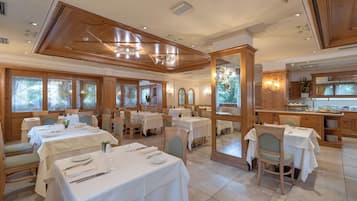 Breakfast and dinner served, local and international cuisine