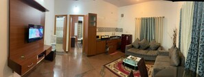Appartement, 1 slaapkamer, keuken | Woonruimte | Televisie en betaalfilms
