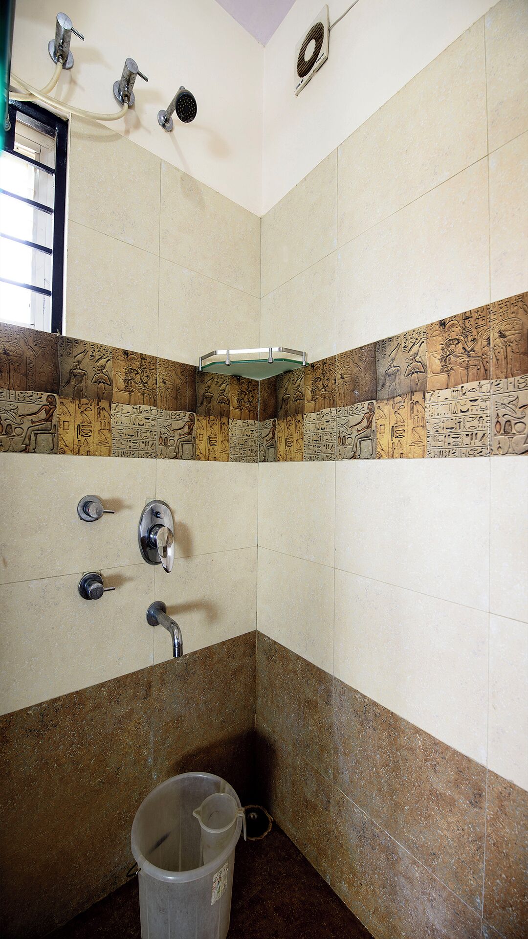 Shower, free toiletries, towels