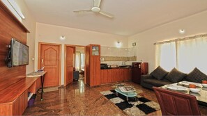 Apartment, 1 Bedroom, Kitchen | Living room | TV, pay films
