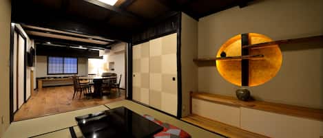 Bureau, fer et planche à repasser, Wi-Fi gratuit, draps fournis