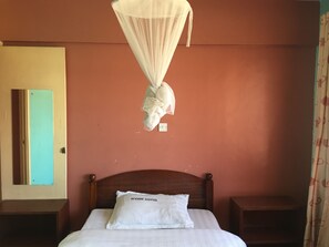 Habitación individual | Caja fuerte, escritorio, wifi gratis