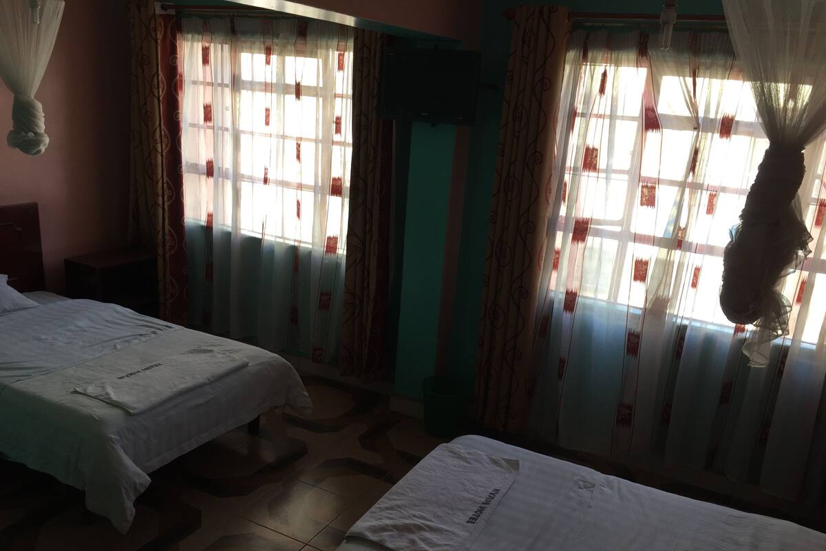 Double Room | In-room safe, desk, WiFi (free)