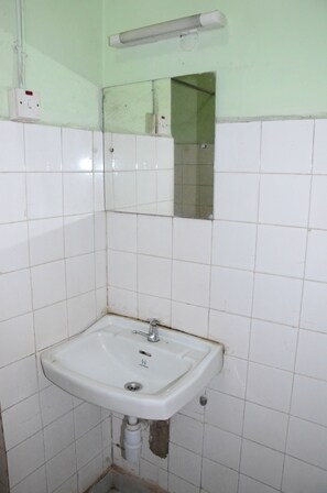 Habitación doble | Baño | Ducha y toallas