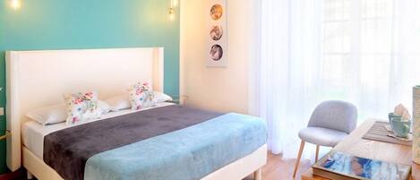 Caja de seguridad en la habitación y escritorio