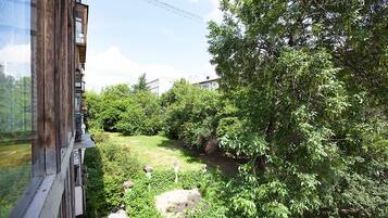 Apartment, 3 Schlafzimmer (Malysheva, 87-71) | Ausblick vom Zimmer