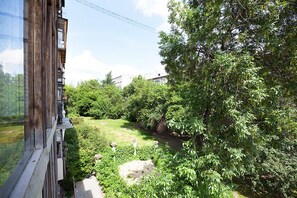 Apartment, 3 Schlafzimmer (Malysheva, 87-71) | Ausblick vom Zimmer