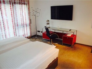 Phòng Suite Junior | Két bảo mật tại phòng, bàn, phòng cách âm 
