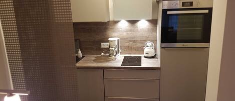 Fridge, oven, dishwasher, highchair