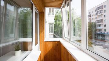 Apartment, 2 Schlafzimmer (Mamina-Sibiryaka, 70-84) | Balkon