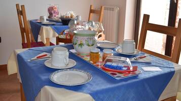 Free daily continental breakfast