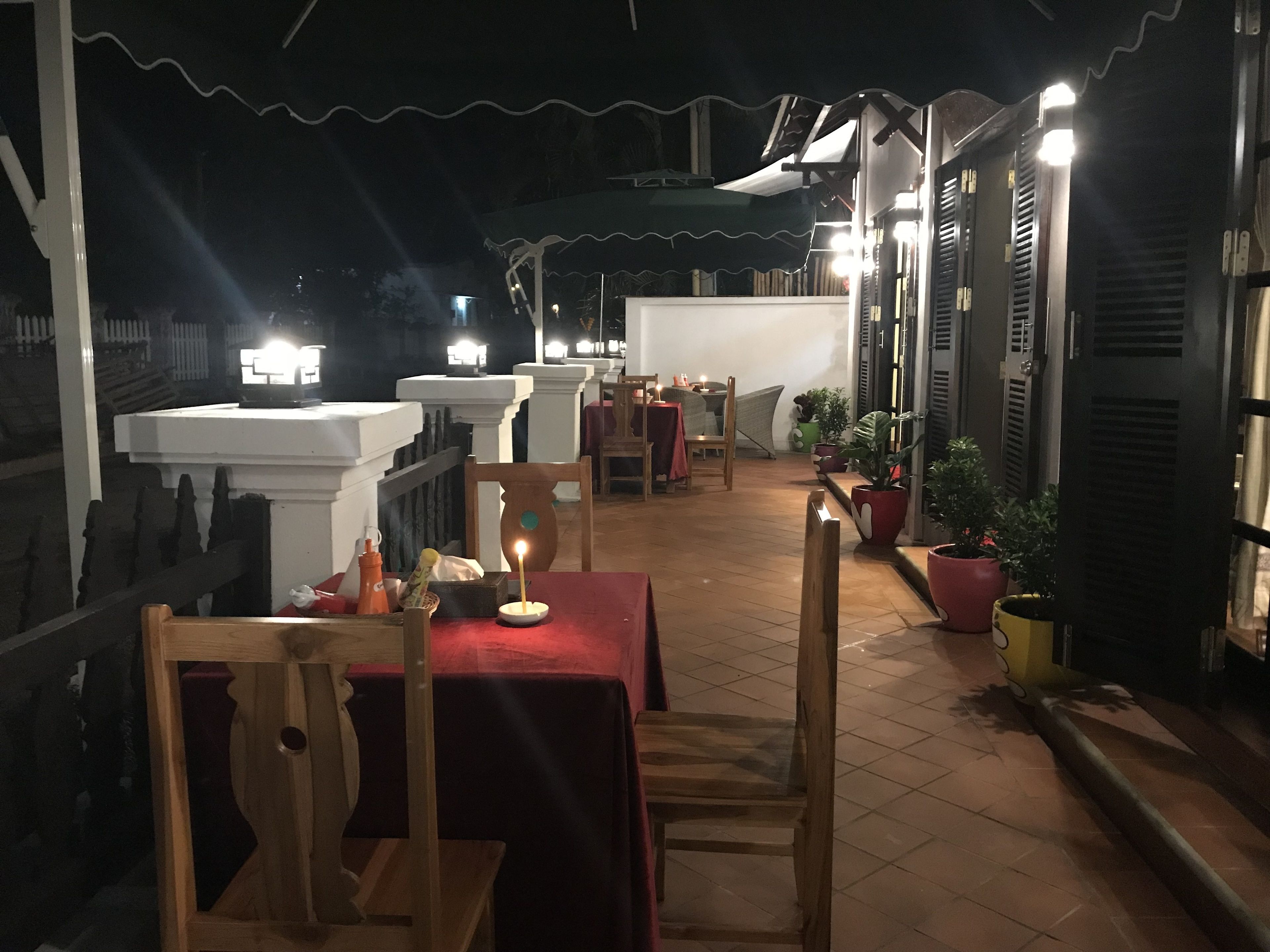 Petit déjeuner anglais (3 USD par personne)