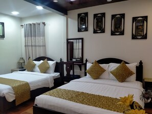 Family Room | In-room safe, blackout drapes, soundproofing, free WiFi - Sakaodeuan Hotel (Luang Prabang)