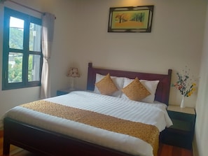 In-room safe, blackout curtains, soundproofing, free WiFi - Sakaodeuan Hotel (Luang Prabang)