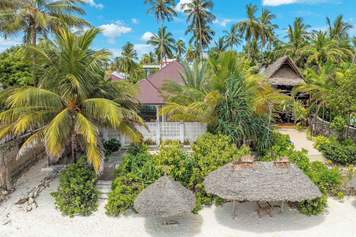 House, 2 Bedrooms, Ocean View, Beachfront | In-room safe, free WiFi, bed sheets