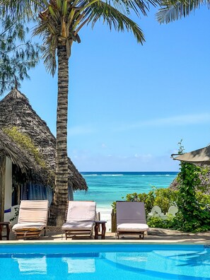 حمّام سباحة خارجي