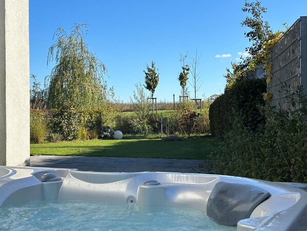 Unclassified image, 1 of 23, button