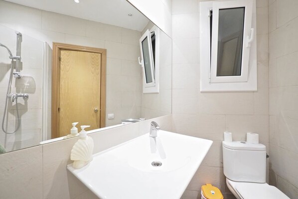 Habitación doble, baño compartido 3 | Salle de bain