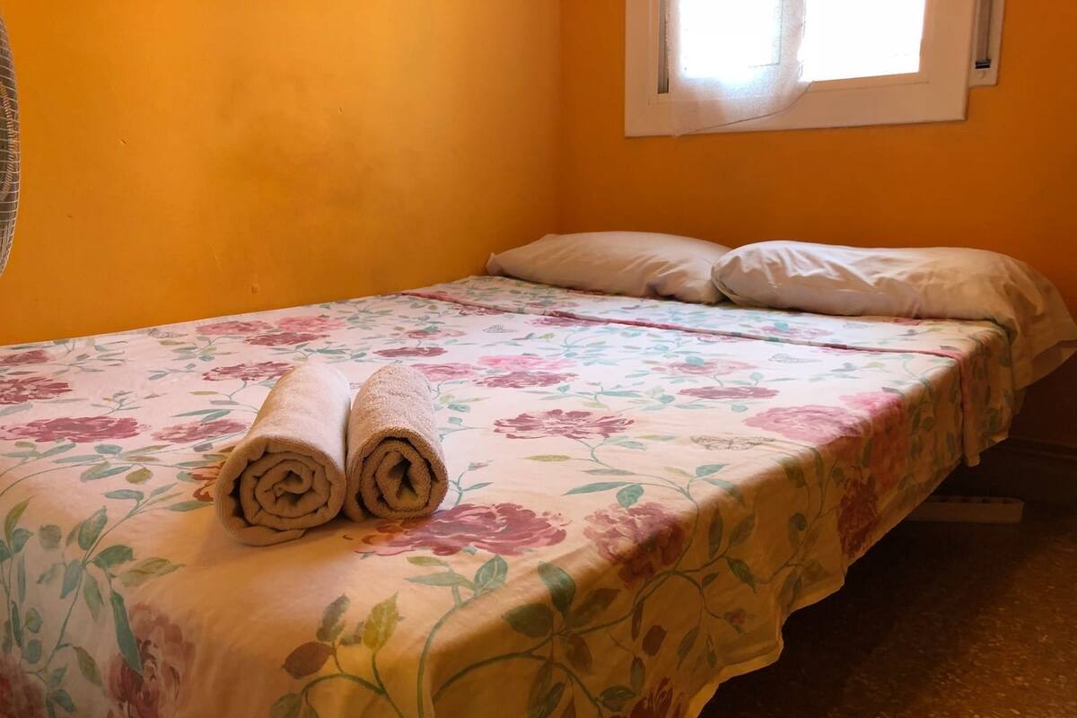 Single Room, Shared Bathroom | WiFi (free), bed sheets