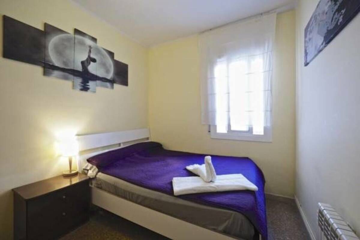 WiFi (free), bed sheets