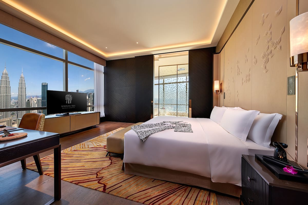 Banyan Tree Suite | Minibar, in-room safe, desk, laptop workspace