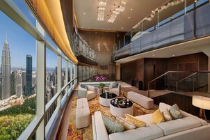 Suite (Banyan Tree) | Area keluarga | TV LED