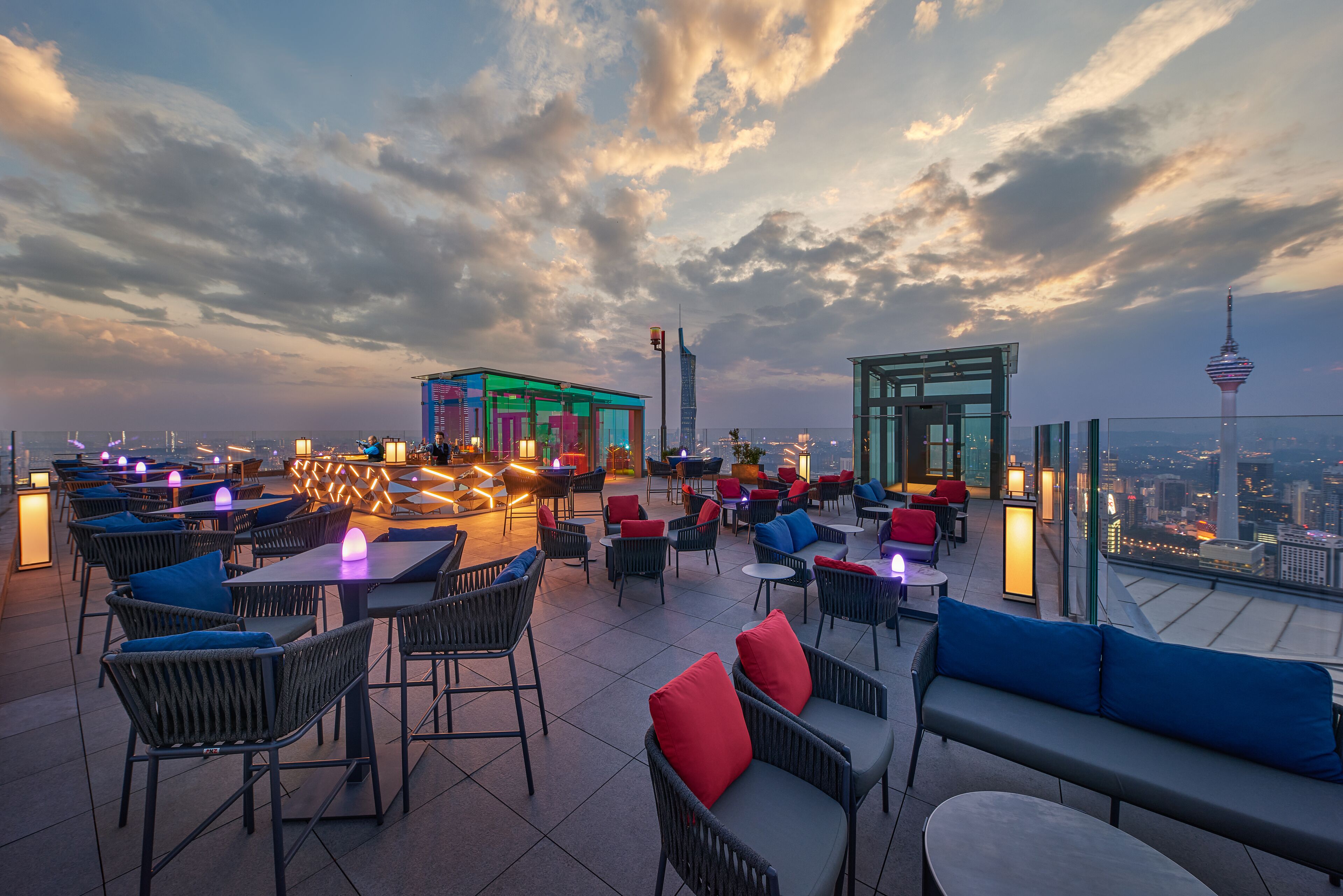 2 bars/lounges, rooftop bar