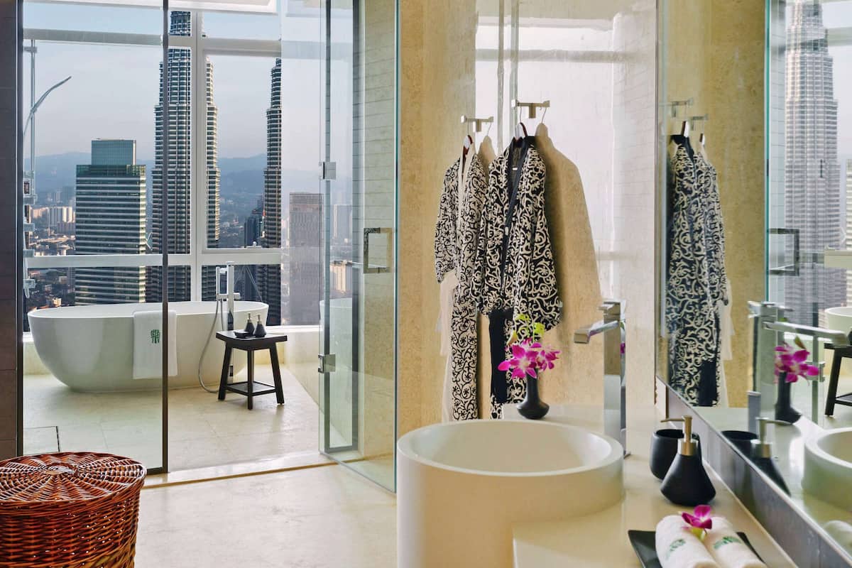 suite, 1 king bed (sanctuary suite, twin tower view) | bathroom | combined shower/bathtub, free toiletries, hair dryer, bathrobes