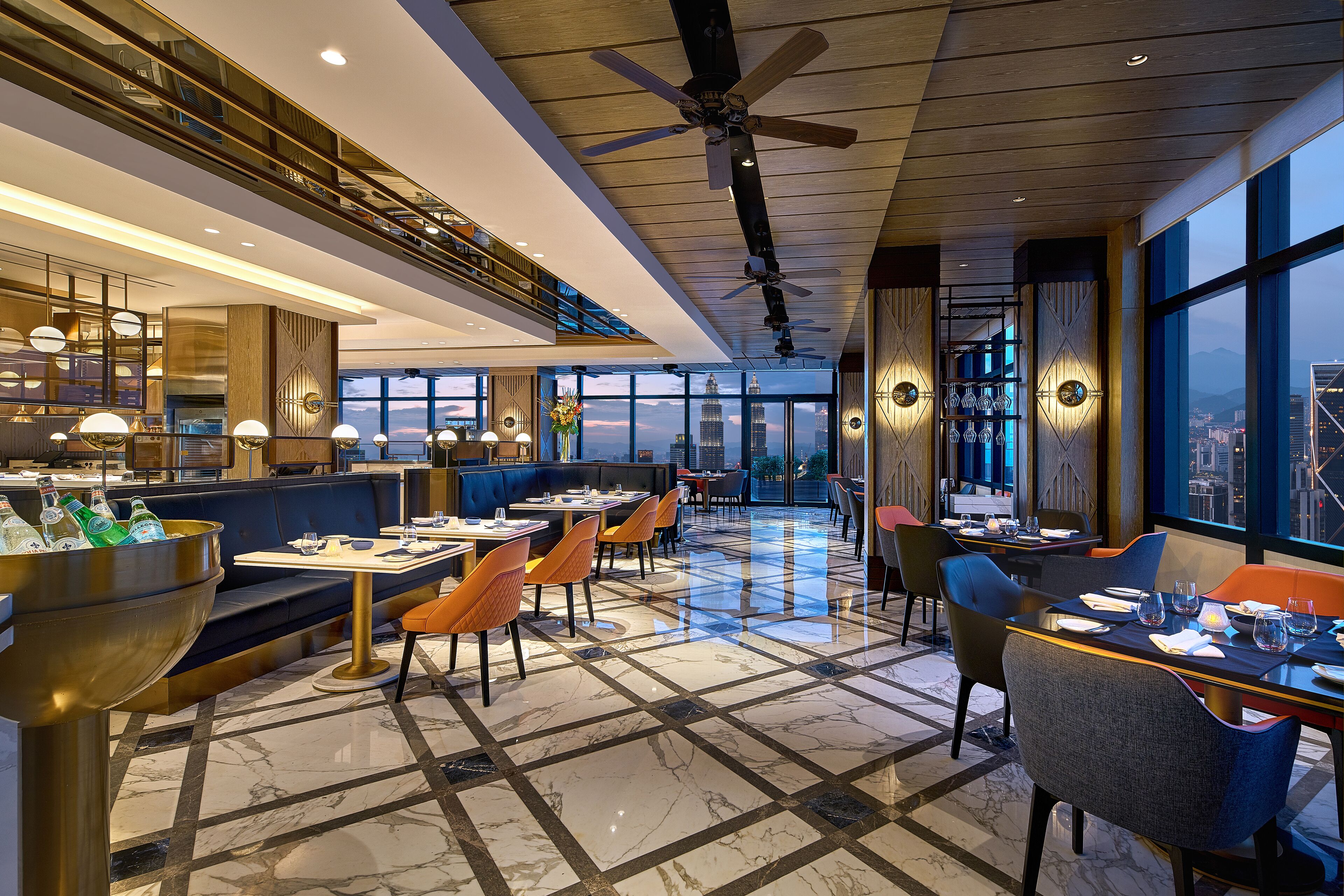 2 restaurants, breakfast served