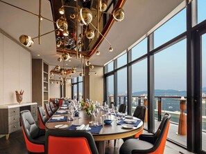 2 restaurants; breakfast, lunch, and dinner served - Banyan Tree Kuala Lumpur (Kuala Lumpur)