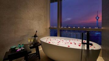 Signature Sky Retreat, 1 King Bed, KL Tower View | Premium bedding, minibar, in-room safe, desk