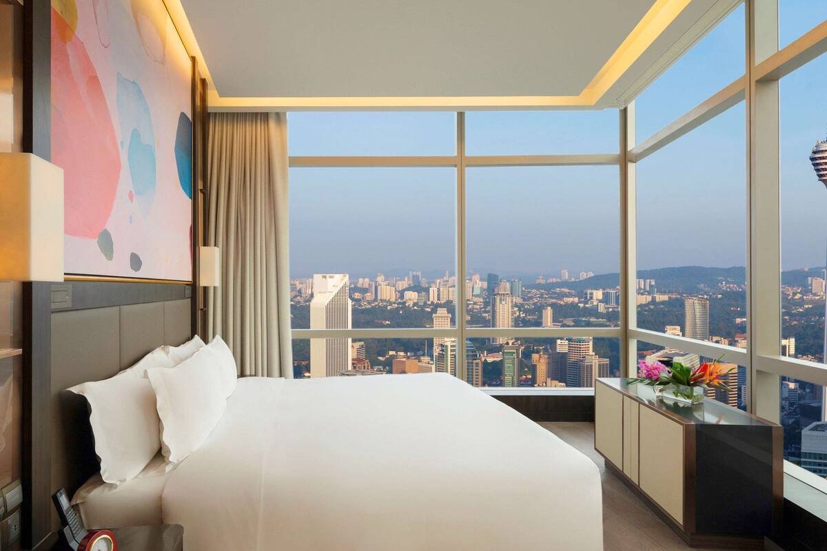 sky suite, 1 king bed, twin tower view or city skyline view | minibar, in-room safe, desk, laptop workspace