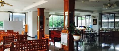 Coin salon dans le hall