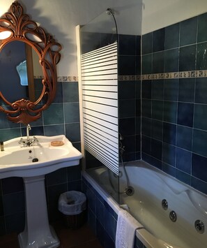 Double Room, Jetted Tub, Valley View | Bathroom